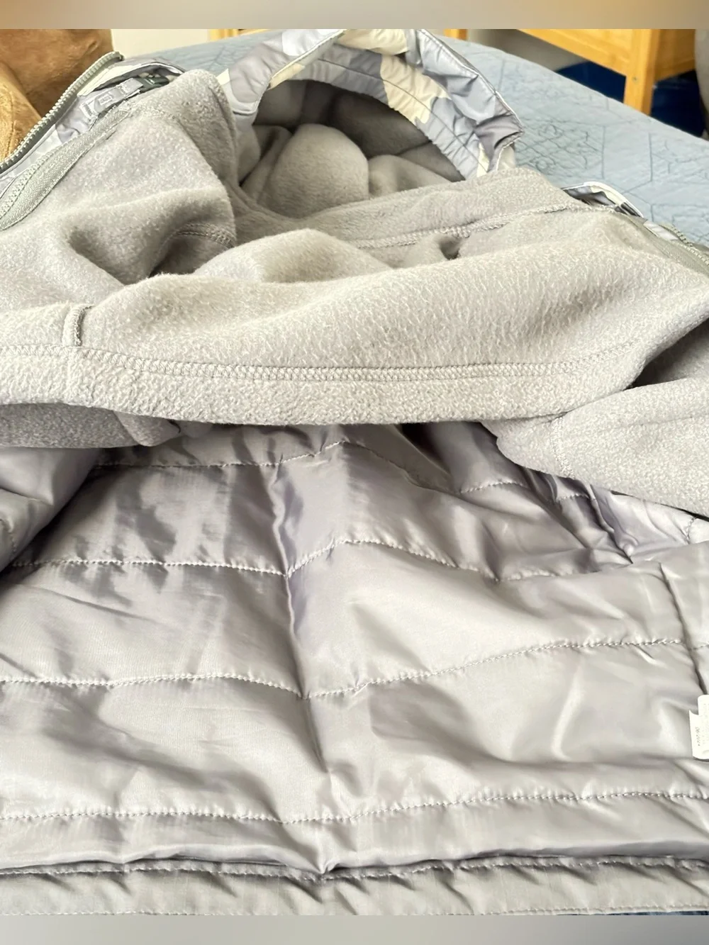 CHILDREN’S PLACE GRAY BEIGE CAMOUFLAGE HOODED COAT, size 4 XS/TP